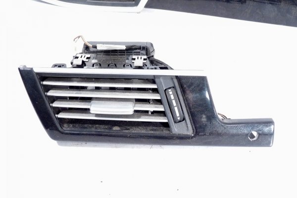 Listwa konsoli + kratki nawiewu Mercedes E-klasa W212 2011 Kombi 