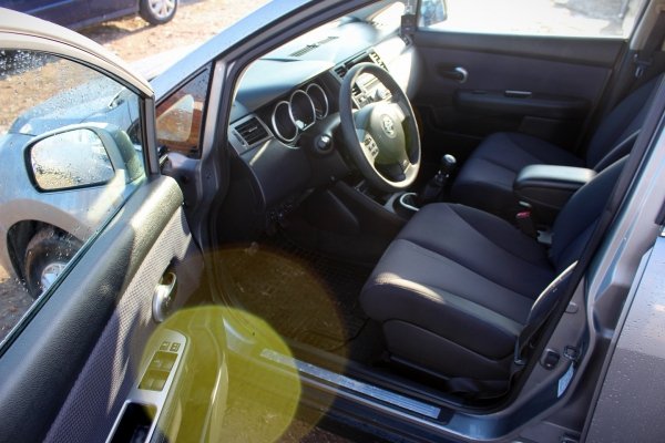 Szyba drzwi przód lewa Nissan Tiida C11 2007 Sedan