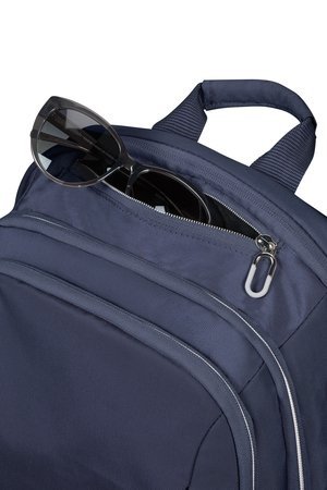 Plecak posiada kieszeń na okulary lub klucze