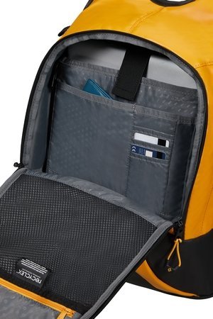 plecak wewnatrz posiada jedna komore z wydzeloną kieszenią na laptopa max 14,1&quot;