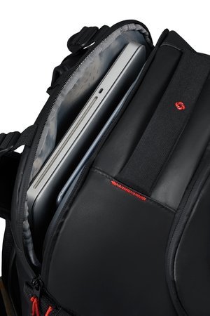 Plecak ma miejsce na laptopa, górny i boczny uchwyt