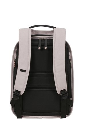 Plecak posiada regulowane szelki, tunel,który umożliwia nałożenie plecaka na stelaż bagażu