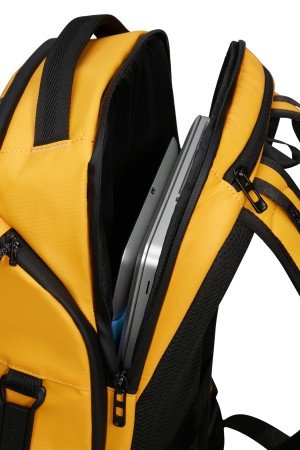 Tylna komora przeznaczona na laptopa 15,6" i tablet 10,5"