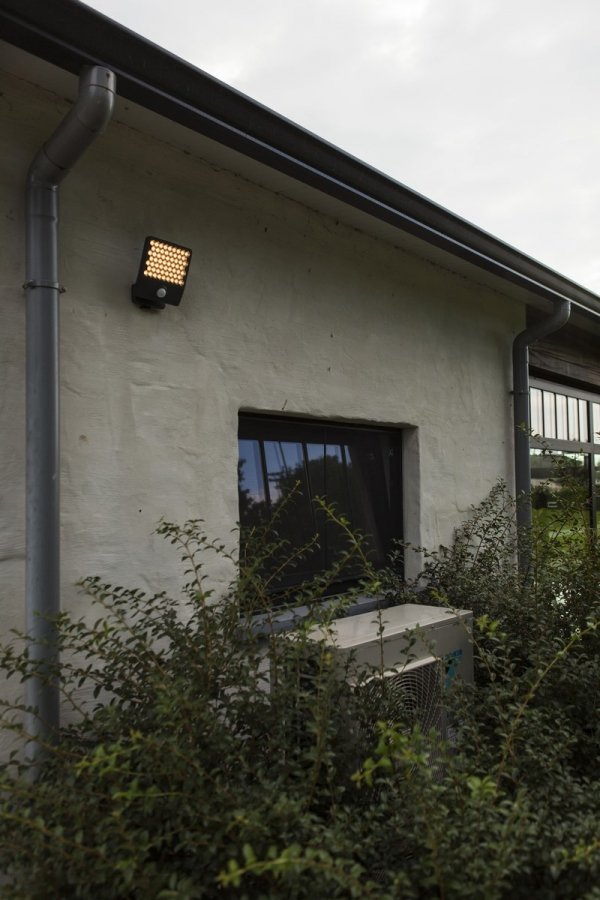 Lampa zewnętrzna kinkiet LED nowoczesna minimalistyczna szara aluminiowa klasyczna ATLANTIS - CZUJNIK RUCHU IP54 7801608118 LUTEC