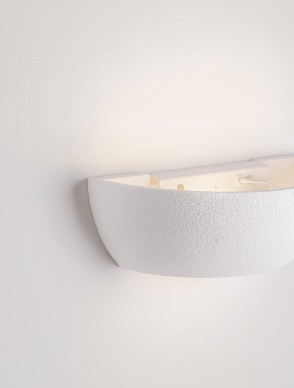 Nowoczesny biały kinkiet gipsowy minimalistyczny klasyczny podświetlający ścianę możliwość ściemniania BENAVIX LE45568 Luces Exclusivas