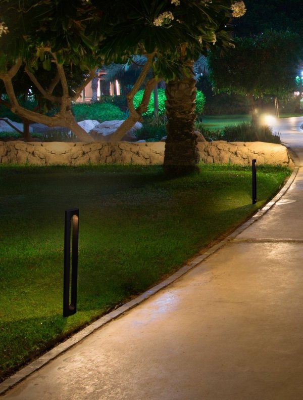 Minimalistyczny słupek ogrodowy uniwersalny LED aluminiowy kolor antracyt prostokąt IP65 LUNQUERA LE75103 Luces Exclusivas