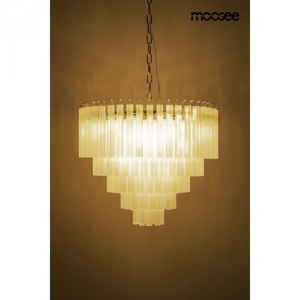 Elegancki złoty żyrandol do salonu w stylu glamour z mlecznobiałymi kloszami GORDON MSE1501100563 MOOSEE