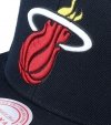Mitchell & Ness czapka z daszkiem NBA Miami Heat Top Spot Snapback Hwc Heat HHSS2976-MHEYYPPPBLCK
