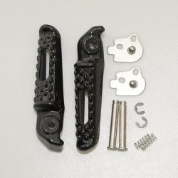 BIKETEC PARTS ZESTAW PODNÓŻKÓW (PODNÓŻKI) PASAŻERA KOMPLETNY Z MOCOWANIAMI HONDA CBR 600RR / CBR 1000RR 03-14 KOLOR CZARNY