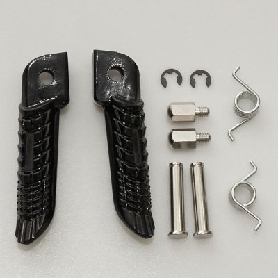 BIKETEC PARTS ZESTAW PODNÓŻKÓW (PODNÓŻKI) KIEROWCY KOMPLETNY Z MOCOWANIAMI SUZUKI GSXR 600/750/1000 01-12 KOLOR CZARNY