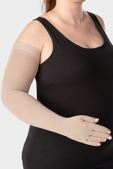 JUZO CLASSIC SEAMLESS rękaw uciskowy płaskodziany z częścią na dłoń i otwartymi palcami na obrzęki I stopnia kompresji  (18-21mmHg)