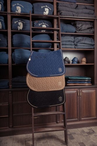  Potnik VELOUR EMBLEM Heritage AW 24/25 - Eskadron - almond