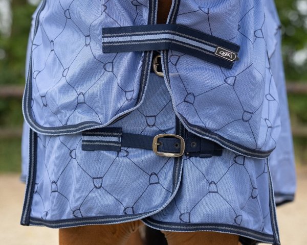Derka siatkowa z odpinanym kołnierzem i maską SS24 - QHP - country blue