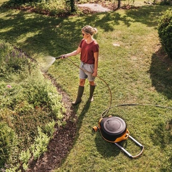 FISKARS Automatyczny bęben z wężem X-Series XL, z kółkami 1067548
