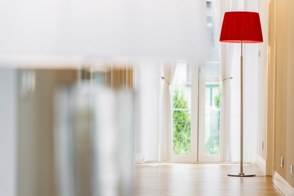 LAMPA PODŁOGOWA STOJĄCA CHROM CZERWONA Z CZERWONYM ABAŻUREM DO SALONU SYPIALNI ARGON ASTI 3848 