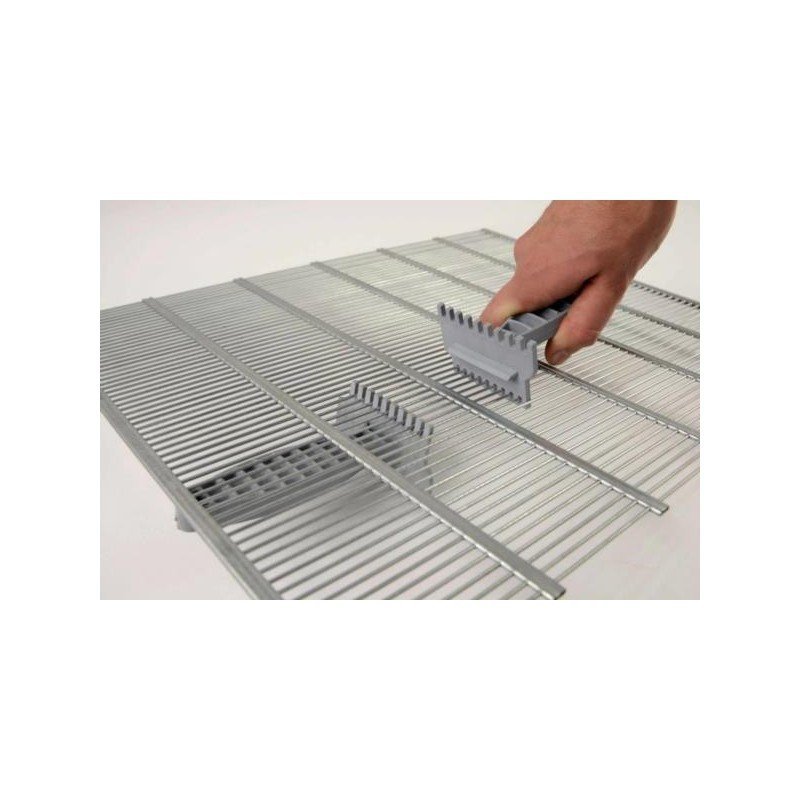 Plastic scraper for excluders, reinforced