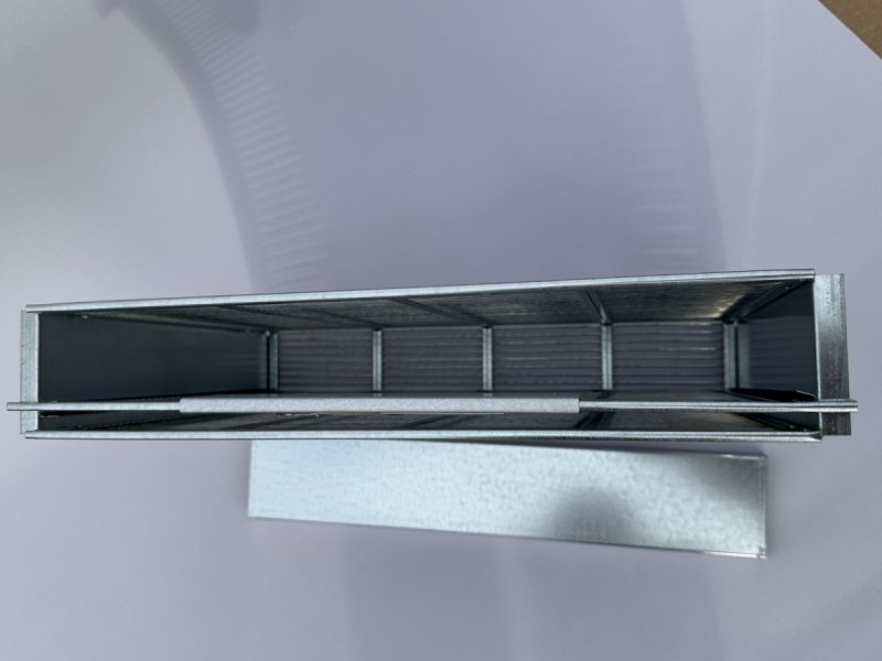 Izolator hybrydowy z wsuwaną kratą pionową, Dadanta, 1-ramkowy