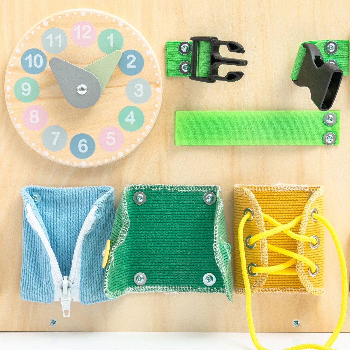 Drewniany, edukacyjny domek aktywności Montessori 6 w 1- sensoryczna tablica manipulacyjna