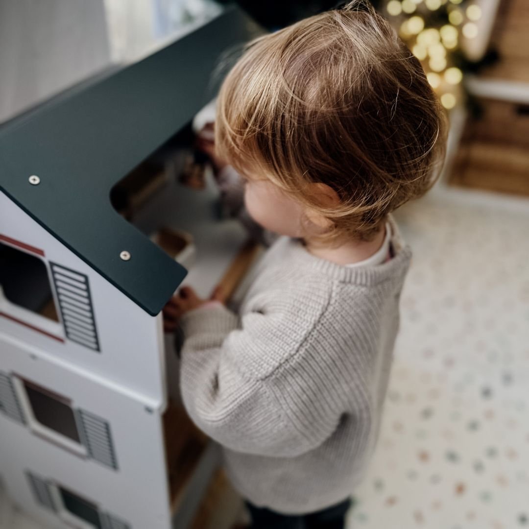 Biały drewniany domek dla lalek z akcesoriami 18 szt.