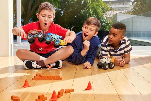 Zuru Smashers Monster Trucks Shark Speedster Auto dźwięki 25 niespodzianek