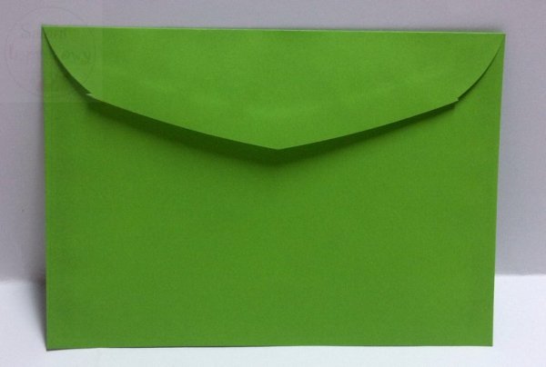 Koperta w kolorze zielonym o wymiar. 17,5 x 12,5cm