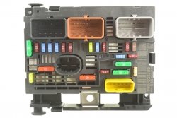 SKRZYNKA BSM R04 9807028780 BERLINGO PARTNER JUMPY EXPERT SCUDO III 2007-