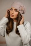 Wełniany Beret Damski Zimowy  Z Kwiatem Kolor  Różowy - Peonia - Kamea