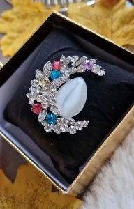 elegant gold brooch