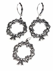 gold earrings made of stainless steel