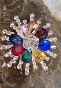 495i Elegancka broszka przypinka złota cyrkonia