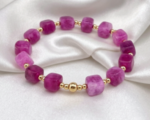 1413b Bransoletka kamień naturalny dolomit na gumce jubilerskiej