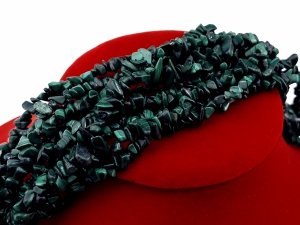 sz137 Naturalne koraliki malachitu, pasma, 1,5~5x3~13x2~8 mm, otwór: 0,6 mm, 30,94~31,97''(78,6~81,2 cm) sieczka