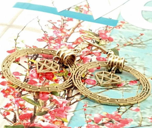 goldene Ohrringe aus Edelstahl