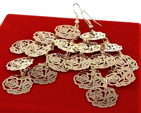 Goldene Ohrringe Seidenblumen