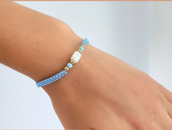 GOLDENES ARMBAND MIT EDELSTAHL