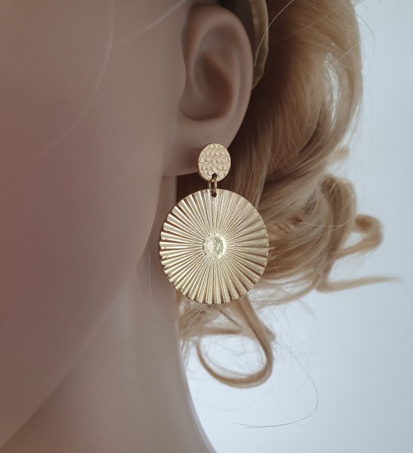 goldene Ohrringe aus Edelstahl