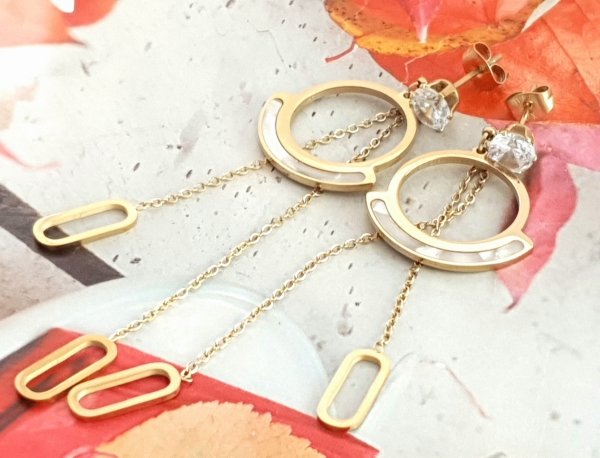 goldene Ohrringe aus Edelstahl