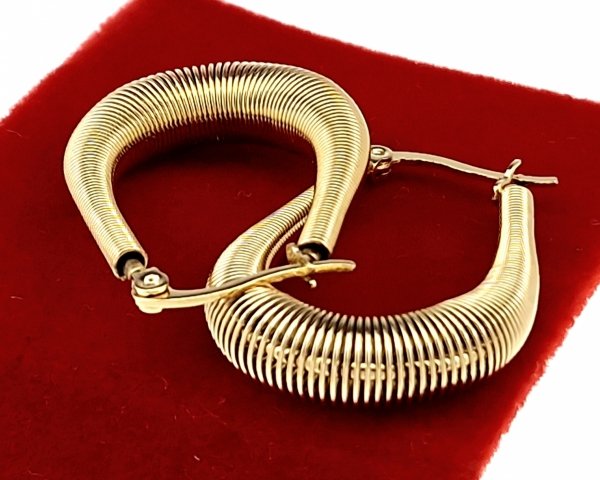 goldene Ohrringe aus Edelstahl