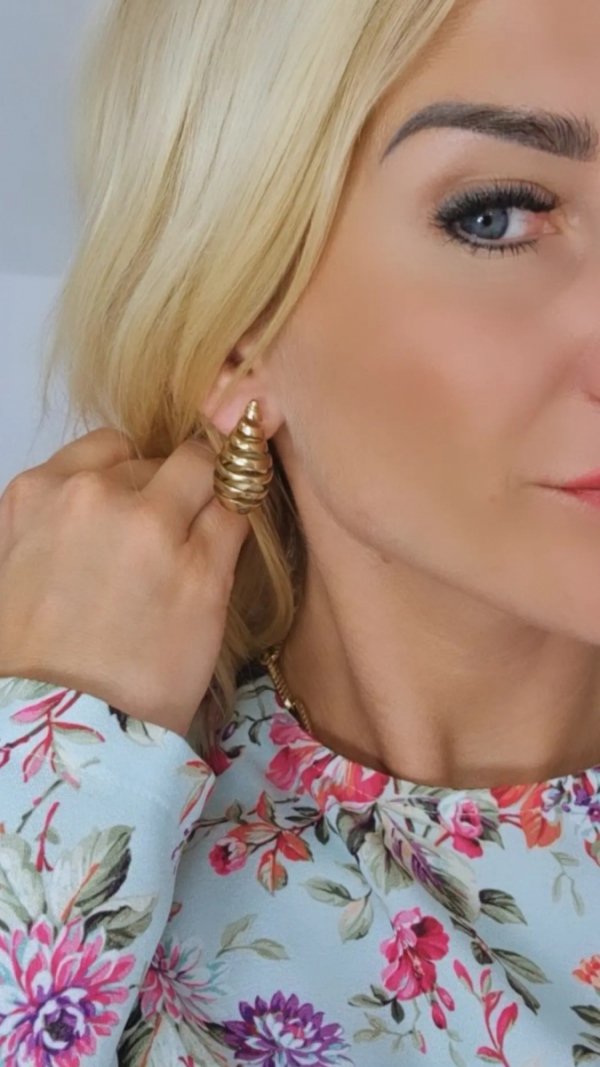 goldene Ohrringe aus Edelstahl