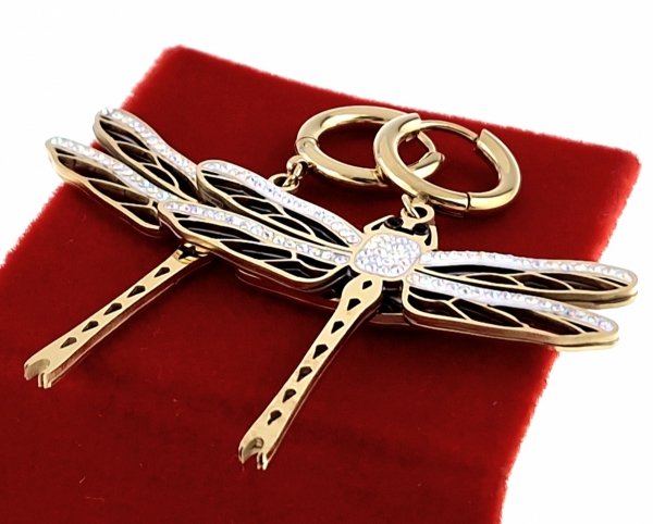 gold earrings made of stainless steel