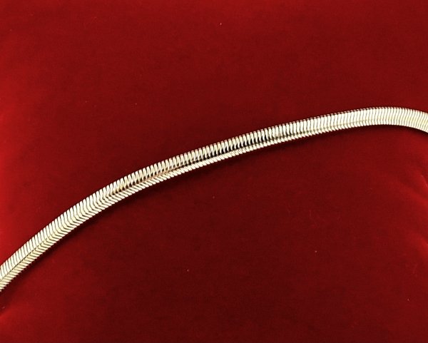 gold bracelet for a gold-plated leg