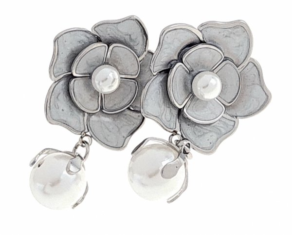 gold earrings made of stainless steel