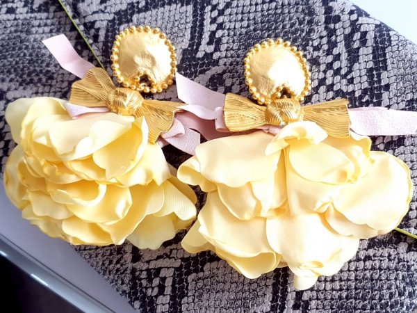 Golden earrings silk flowers