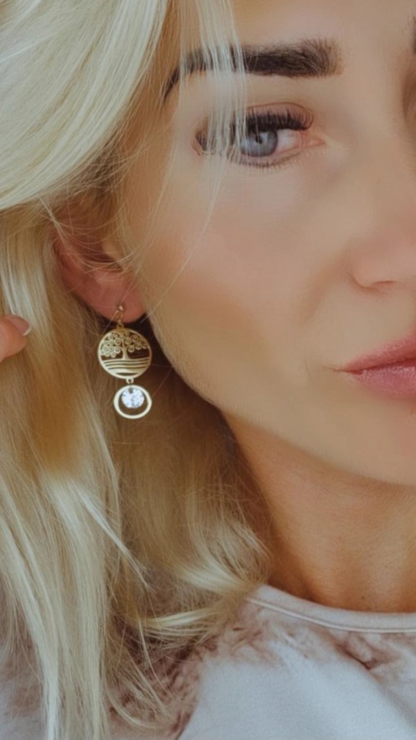 gold earrings made of stainless steel