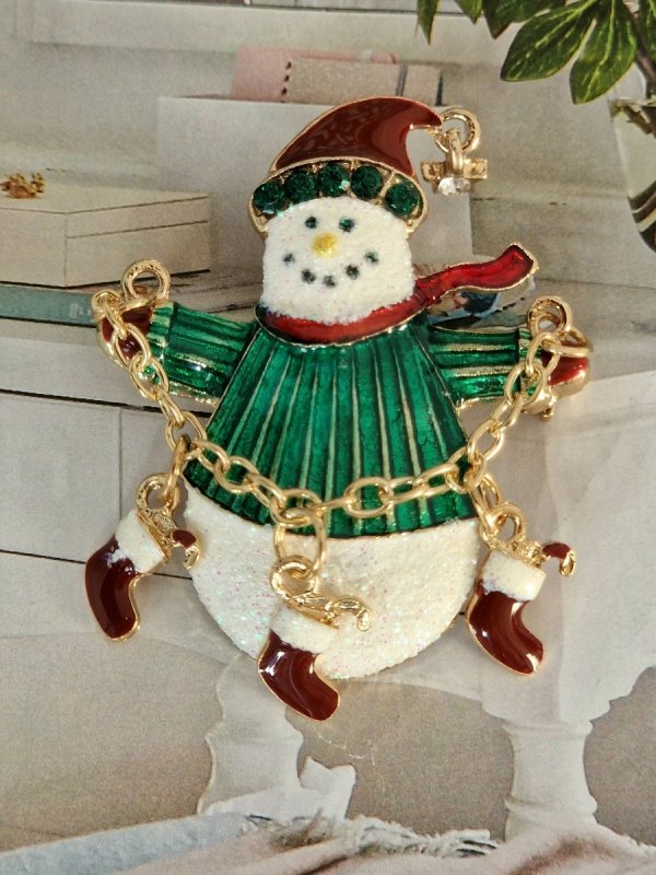 elegant gold brooch