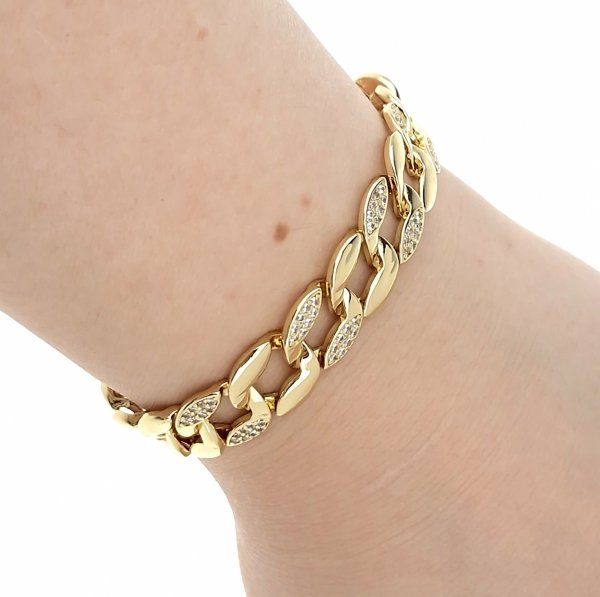gold bracelet for a gold-plated leg