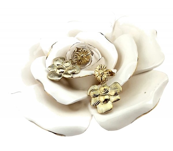 gold earrings made of stainless steel