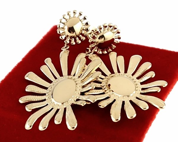 gold earrings made of stainless steel
