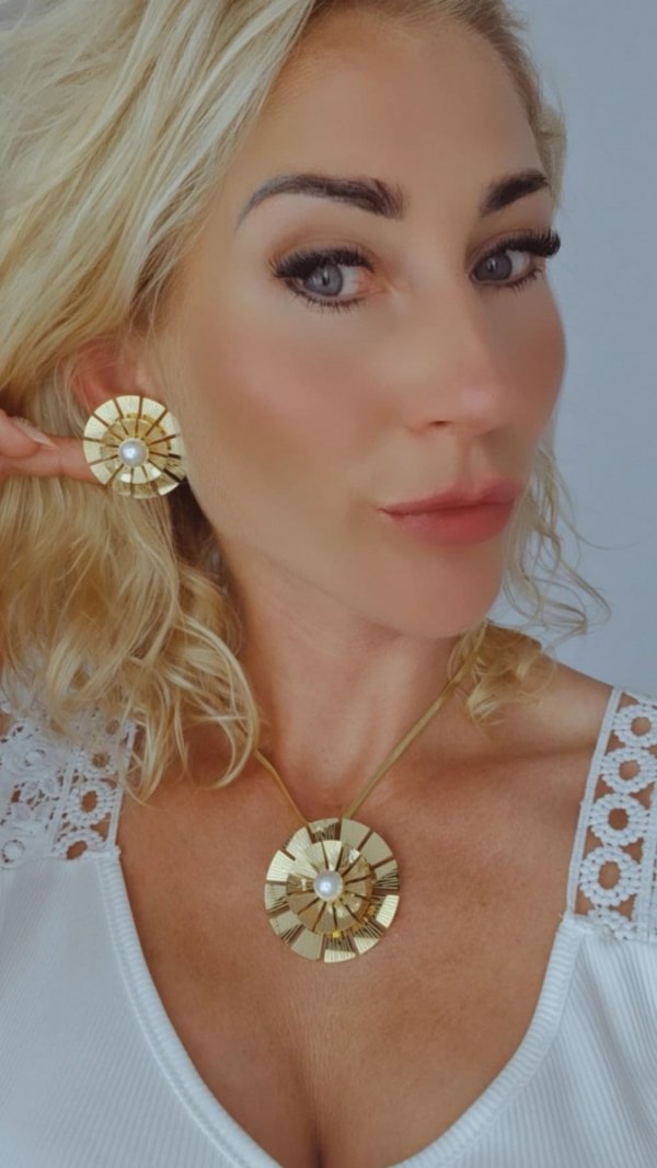 gold earrings made of stainless steel
