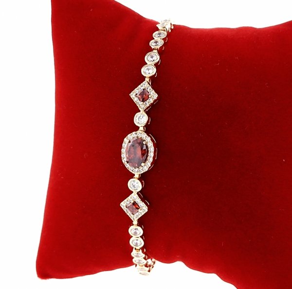 gold bracelet for a gold-plated leg